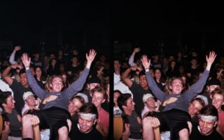 Photo Crowd surfing