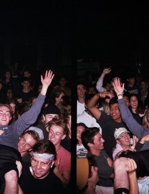 Photo Crowd surfing