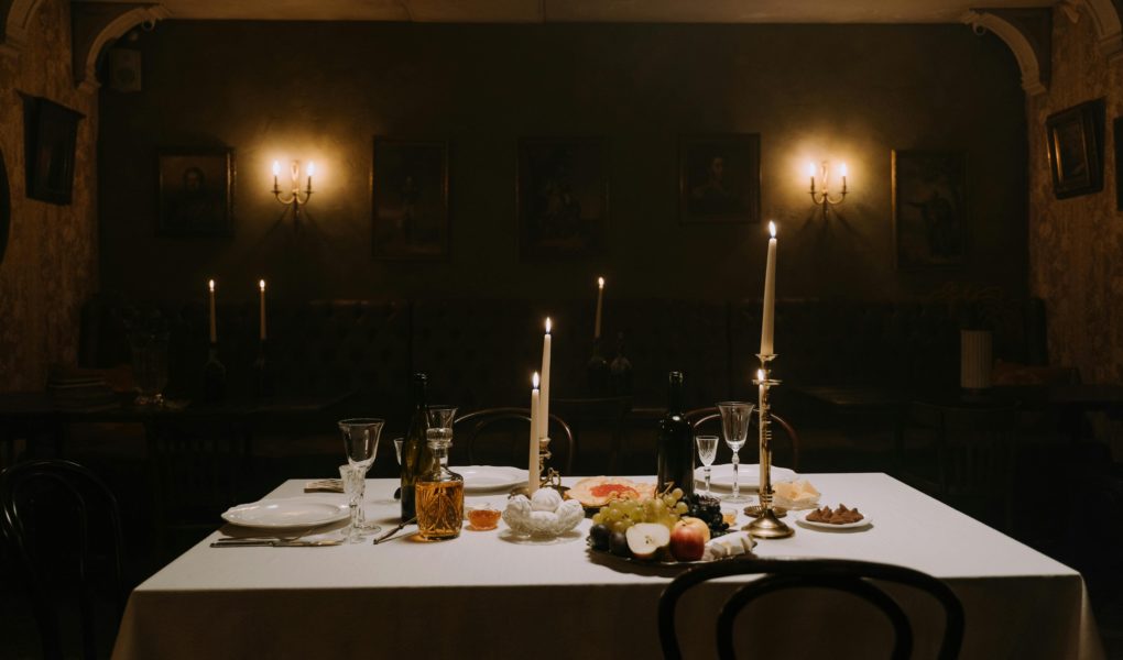 Kolacja w hotelu – klasyczny szyk czy modna nonszalancja?