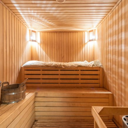 Sauna infrared – jak się ubrać i czego unikać, by w pełni skorzystać z seansu?