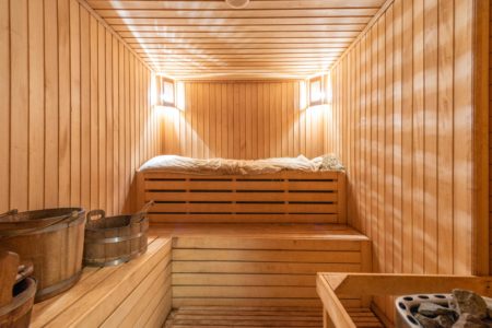 Sauna infrared – jak się ubrać i czego unikać, by w pełni skorzystać z seansu?