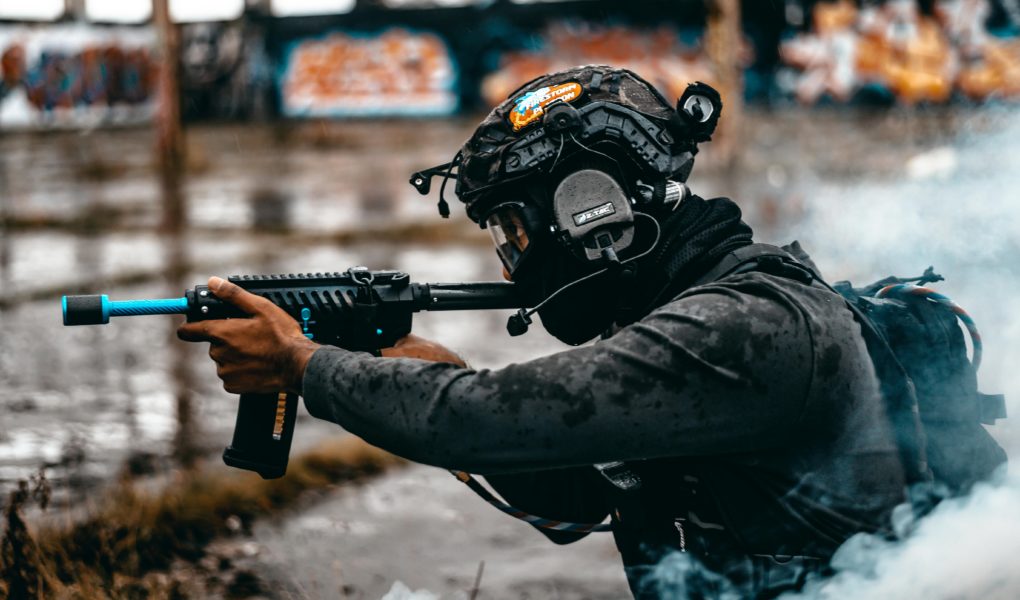 Paintball – jak się ubrać, by wyglądać stylowo i nie wrócić z siniakami?