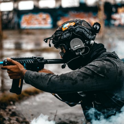 Paintball – jak się ubrać, by wyglądać stylowo i nie wrócić z siniakami?