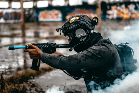 Paintball – jak się ubrać, by wyglądać stylowo i nie wrócić z siniakami?