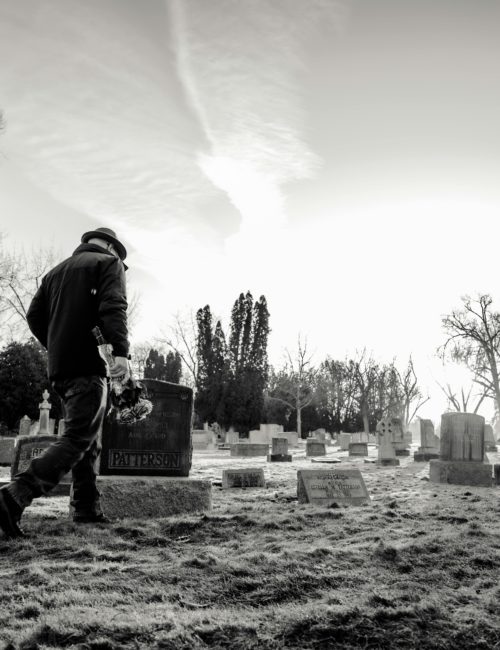 W co ubrać się na cmentarz Sprawdź, jak wyglądać skromnie i z szacunkiem