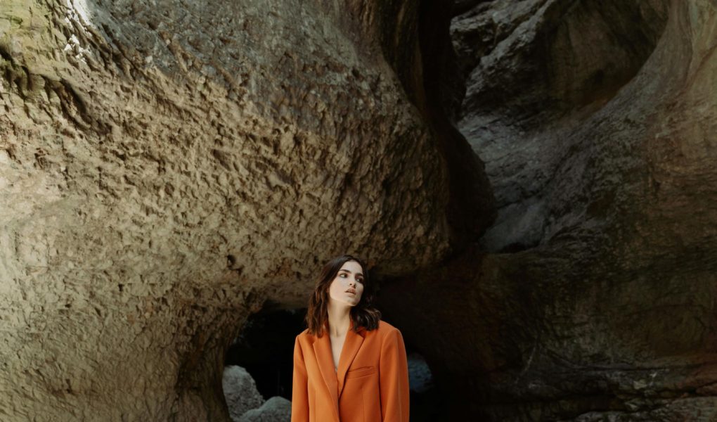 Co pasuje do pomarańczowego? Oto 4 zestawy na każdą pogodę