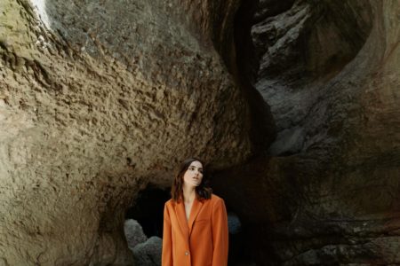 Co pasuje do pomarańczowego? Oto 4 zestawy na każdą pogodę