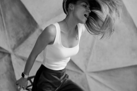 Co pasuje do czarnych spodni damskich? Odkryj inspiracje na 2026