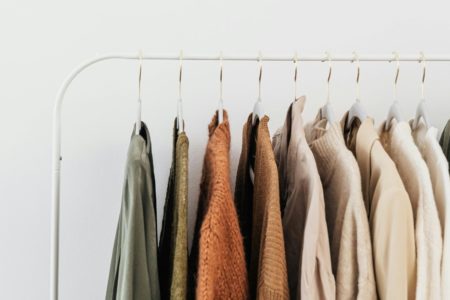 Co pasuje do beżowego? Sprawdź 5 modnych połączeń