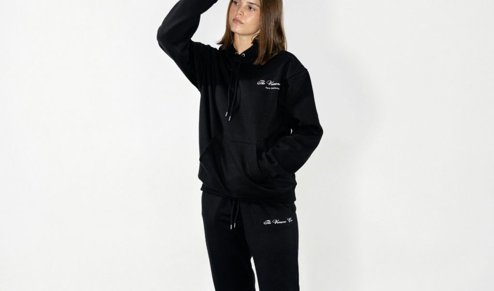 Co pasuje do czarnych dresów? Zobacz 4 pomysły na miejski look