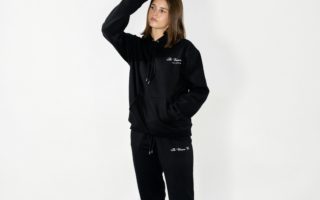 Co pasuje do czarnych dresów? Zobacz 4 pomysły na miejski look