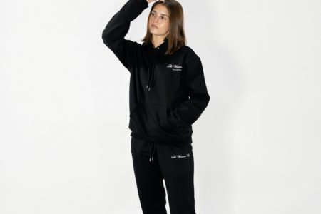 Co pasuje do czarnych dresów? Zobacz 4 pomysły na miejski look