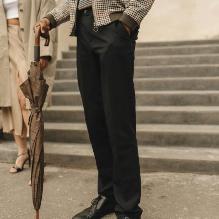 Co pasuje do czarnych spodni męskich? Zobacz 5 pomysłów na styl