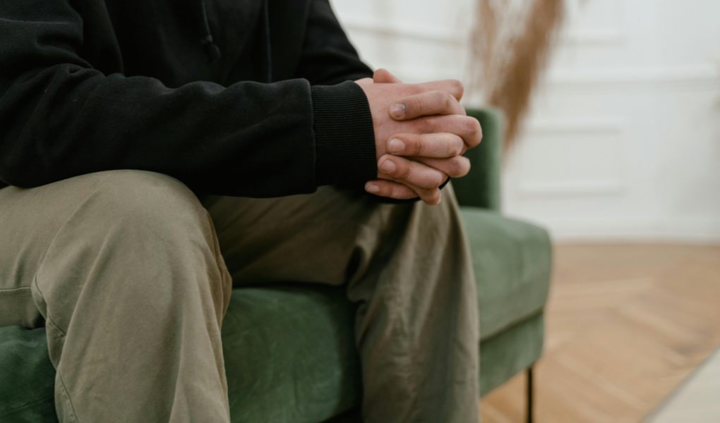 Co pasuje do koloru khaki? Zobacz 6 uniwersalnych propozycji