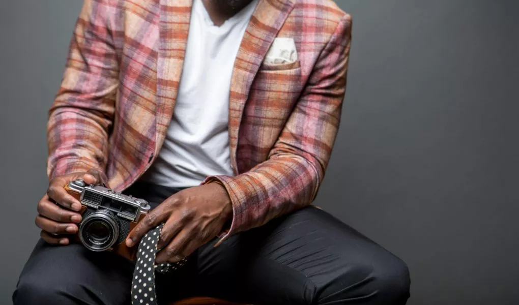 Co pasuje do marynarki w kratę? Zainspiruj się 6 gotowymi zestawami