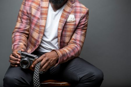 Co pasuje do marynarki w kratę? Zainspiruj się 6 gotowymi zestawami