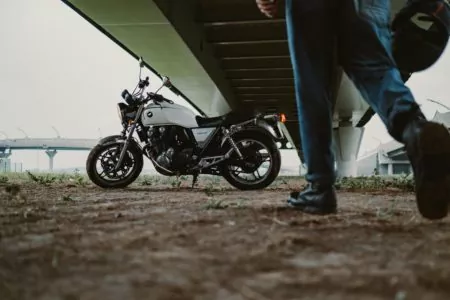 W co się ubrać na motocykl Zobacz 5 elementów stroju, o których nie możesz zapomnieć