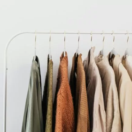 Co pasuje do beżowego? Sprawdź 5 modnych połączeń