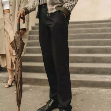 Co pasuje do czarnych spodni męskich? Zobacz 5 pomysłów na styl