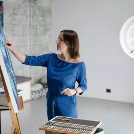 Co pasuje do granatowego? Odkryj 6 najlepszych połączeń kolorów