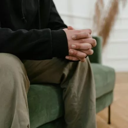 Co pasuje do koloru khaki? Zobacz 6 uniwersalnych propozycji